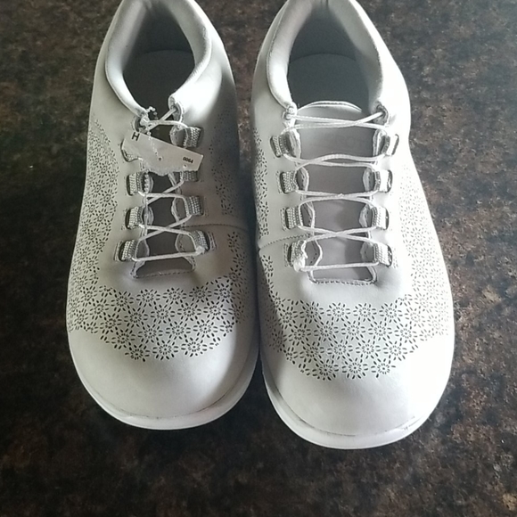 NWOB Zerotie Fresh Breeze Whisper Gray sneaker - Picture 1 of 9